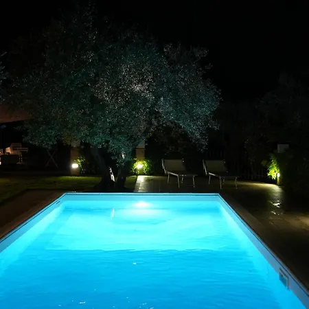 빌라 Villino Con Piscina *